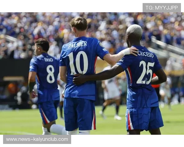 切尔西帕尔默脚下变化甩开防守后推射得手——在绿茵场上书写的极致瞬间