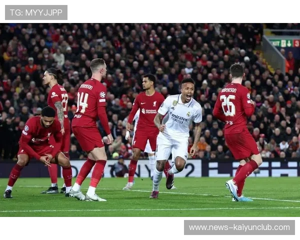 英超利物浦定位球再显威力,门前混战终成正果