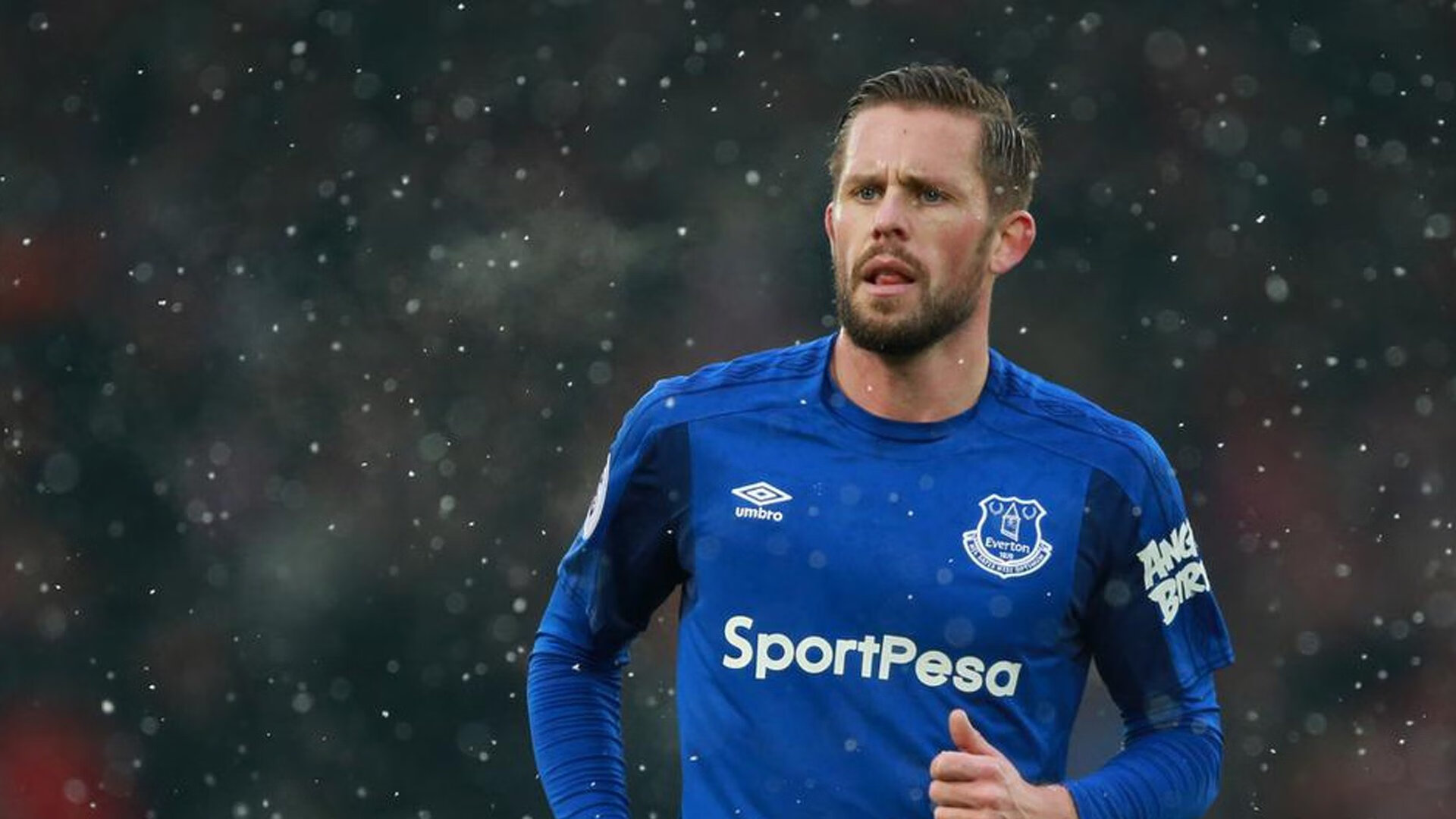 打印室折返跑PK赛 白领们用笑声冲淡加班疲惫